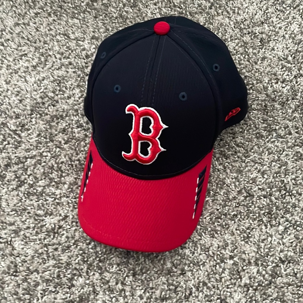 Kids Boston Red Sox Adjustable Baseball Hat.  Size Youth